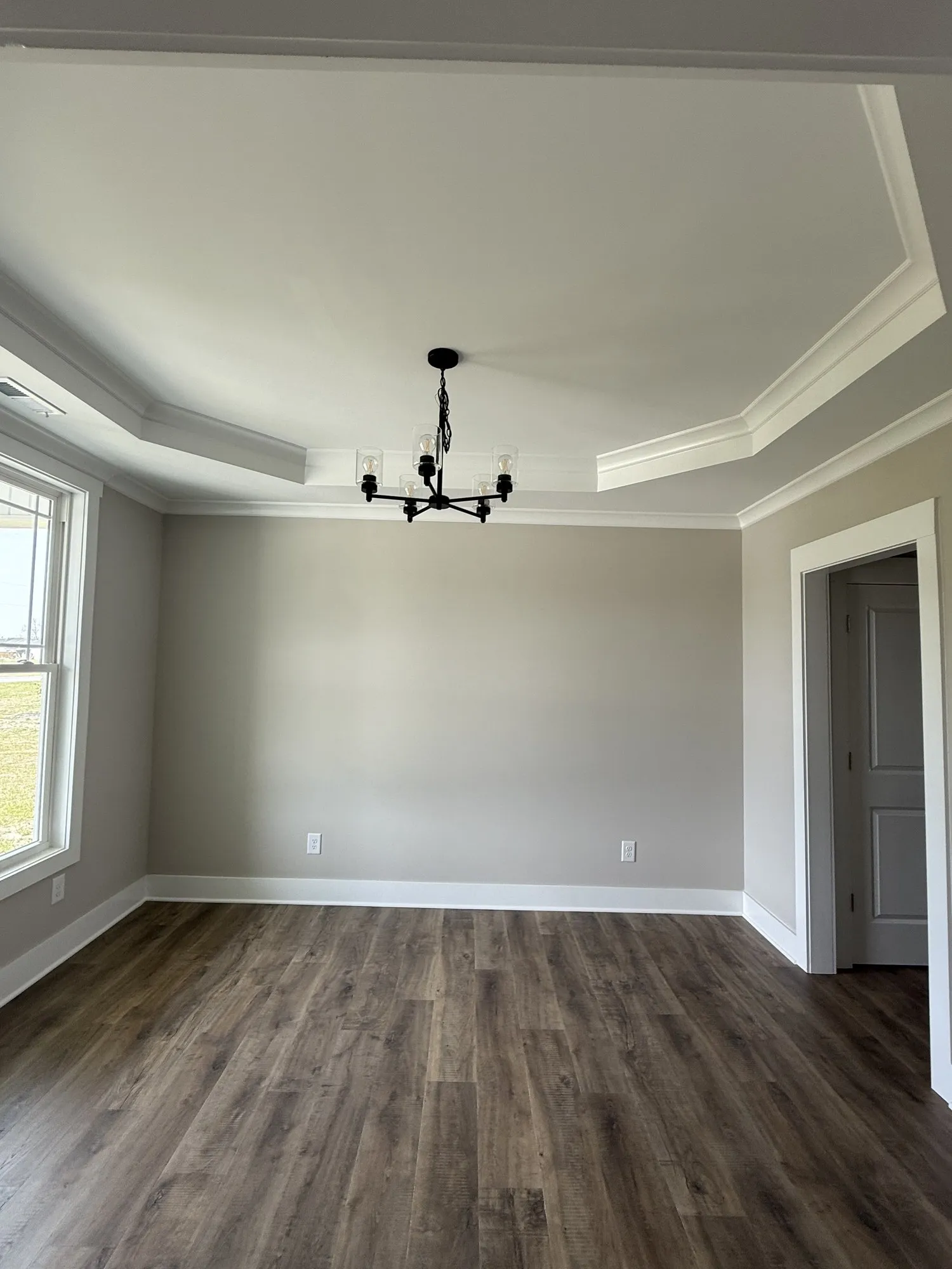 Dining — Tray Ceiling